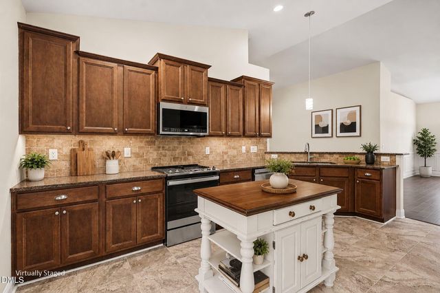 608 Sippihaw Oaks Drive, Fuquay Varina, NC 27526