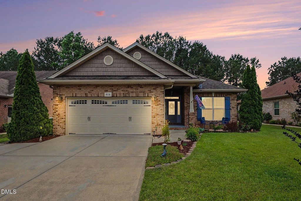 608 Sippihaw Oaks Drive, Fuquay Varina, NC 27526