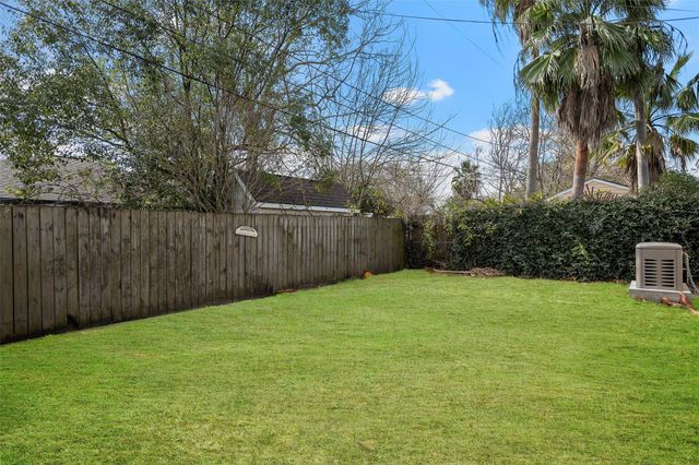 115 Marlin Avenue, Galveston, TX 77550