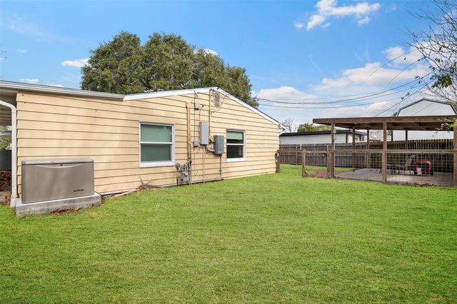 115 Marlin Avenue, Galveston, TX 77550