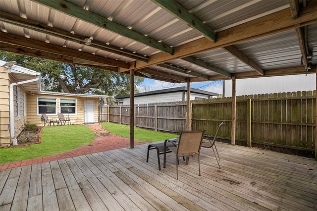 115 Marlin Avenue, Galveston, TX 77550