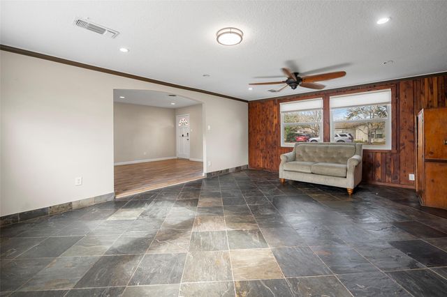 115 Marlin Avenue, Galveston, TX 77550