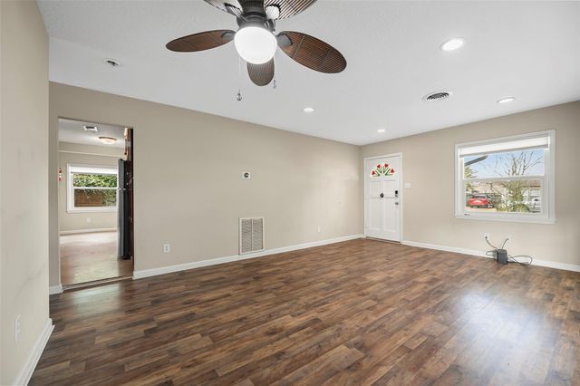 115 Marlin Avenue, Galveston, TX 77550