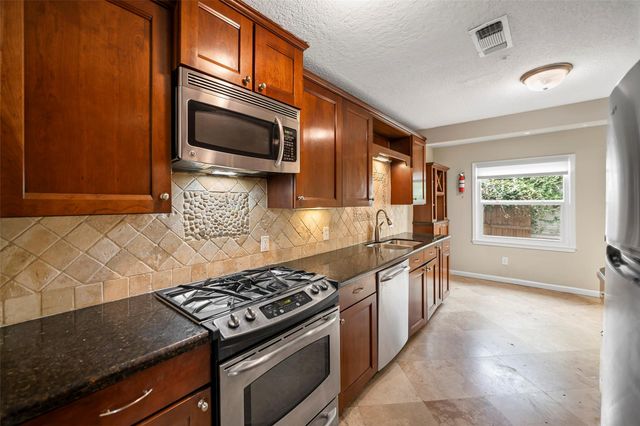 115 Marlin Avenue, Galveston, TX 77550