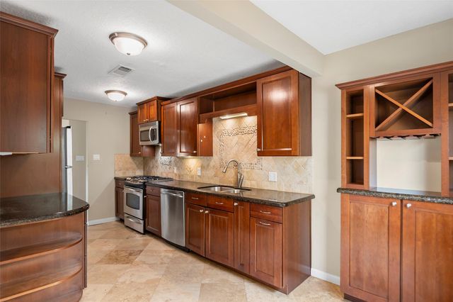 115 Marlin Avenue, Galveston, TX 77550