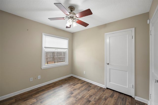 115 Marlin Avenue, Galveston, TX 77550