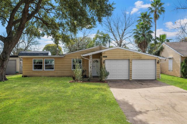 115 Marlin Avenue, Galveston, TX 77550