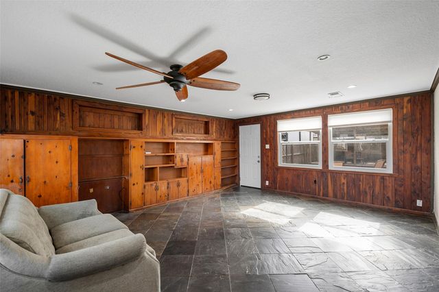 115 Marlin Avenue, Galveston, TX 77550