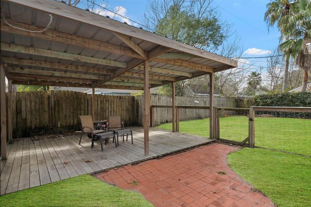 115 Marlin Avenue, Galveston, TX 77550