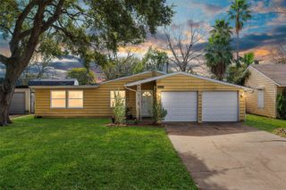 115 Marlin Avenue, Galveston, TX 77550