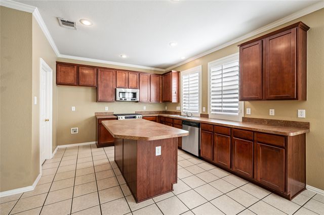 5404 Pecan Creek Circle, Fort Worth, TX 76244