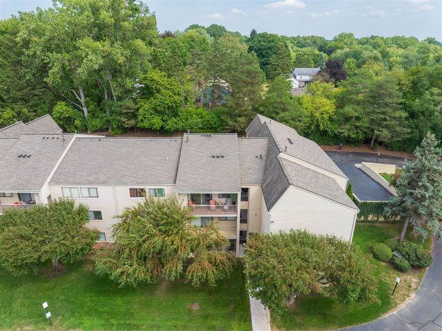 3835 Lone Pine Road 100, West Bloomfield, MI 48323