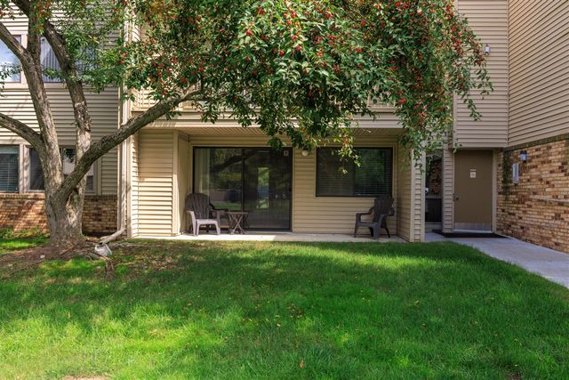 3835 Lone Pine Road 100, West Bloomfield, MI 48323