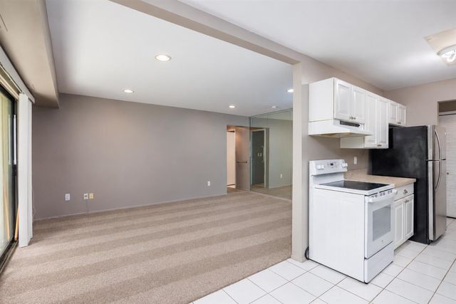 3835 Lone Pine Road 100, West Bloomfield, MI 48323