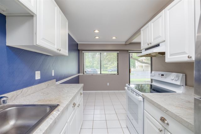 3835 Lone Pine Road 100, West Bloomfield, MI 48323