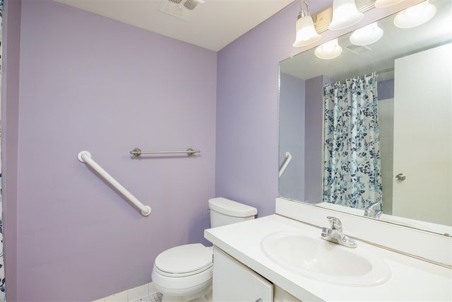 3835 Lone Pine Road 100, West Bloomfield, MI 48323