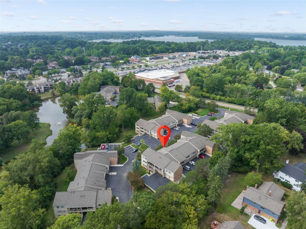 3835 Lone Pine Road 100, West Bloomfield, MI 48323