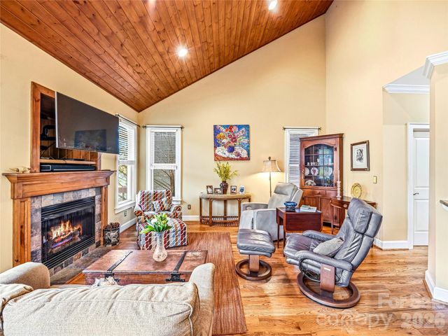 61 Village Pointe Lane, Asheville, NC 28803
