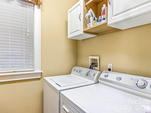 61 Village Pointe Lane, Asheville, NC 28803