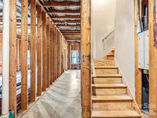 61 Village Pointe Lane, Asheville, NC 28803