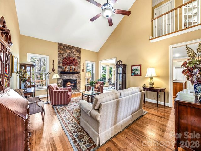 61 Village Pointe Lane, Asheville, NC 28803