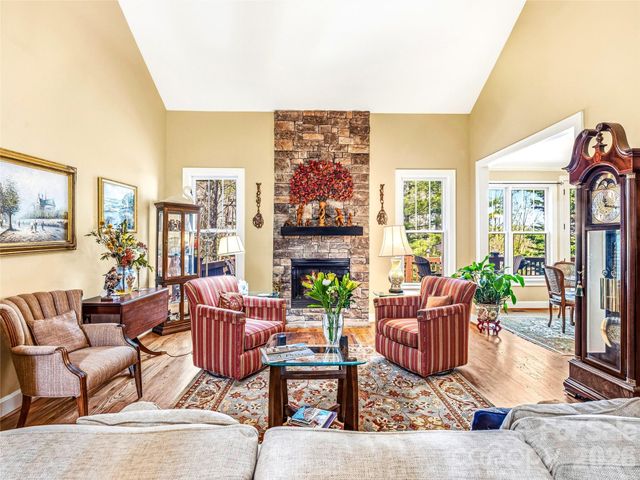 61 Village Pointe Lane, Asheville, NC 28803