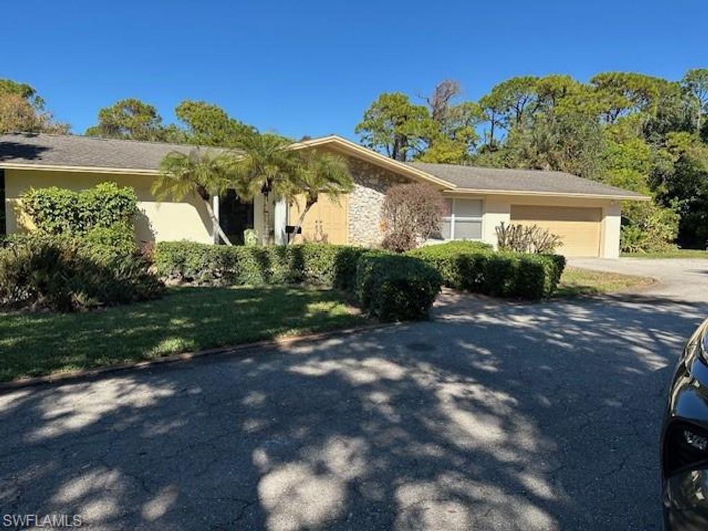 1261 Pine Ridge RD, Naples, FL 34108