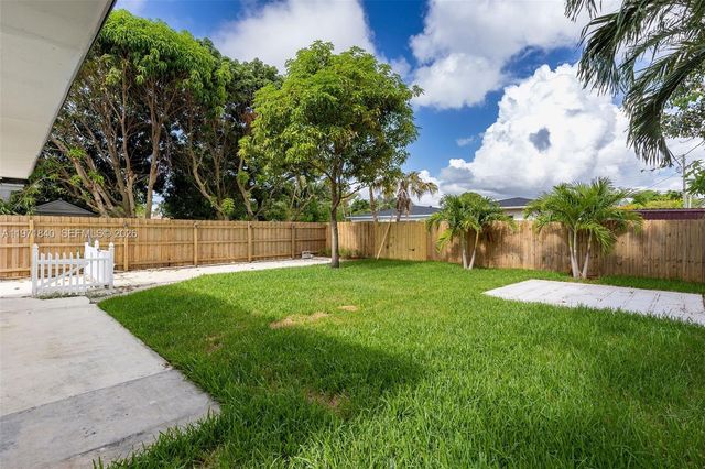 132 SW 2nd Ave, Hallandale Beach, FL 33009