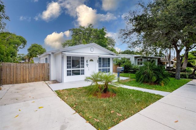 132 SW 2nd Ave, Hallandale Beach, FL 33009