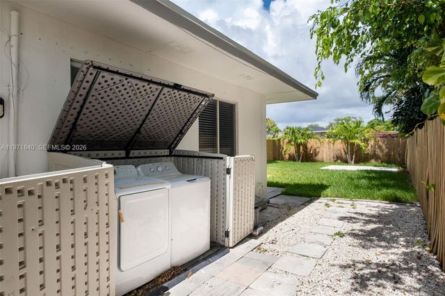 132 SW 2nd Ave, Hallandale Beach, FL 33009