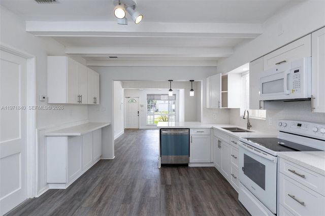 132 SW 2nd Ave, Hallandale Beach, FL 33009