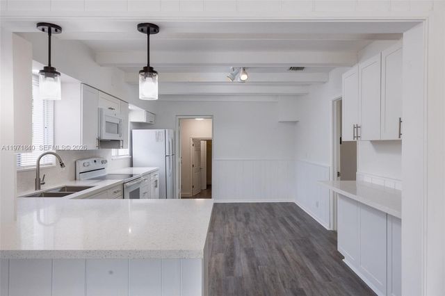 132 SW 2nd Ave, Hallandale Beach, FL 33009