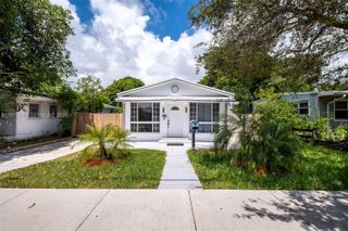 132 SW 2nd Ave, Hallandale Beach, FL 33009