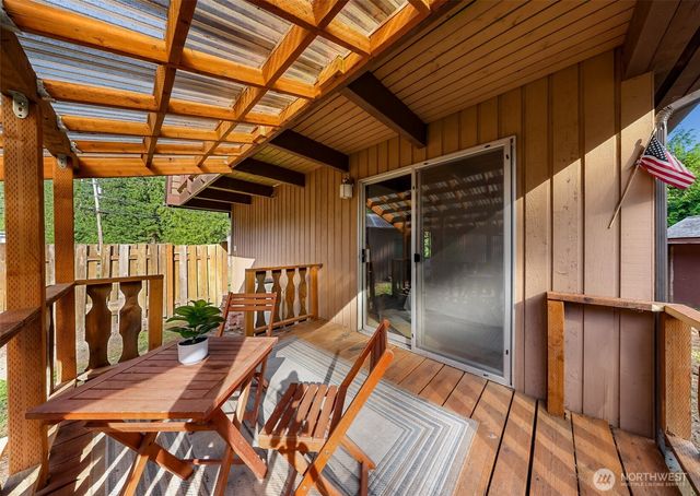 1131 Deep Valley Drive, Maple Falls, WA 98266