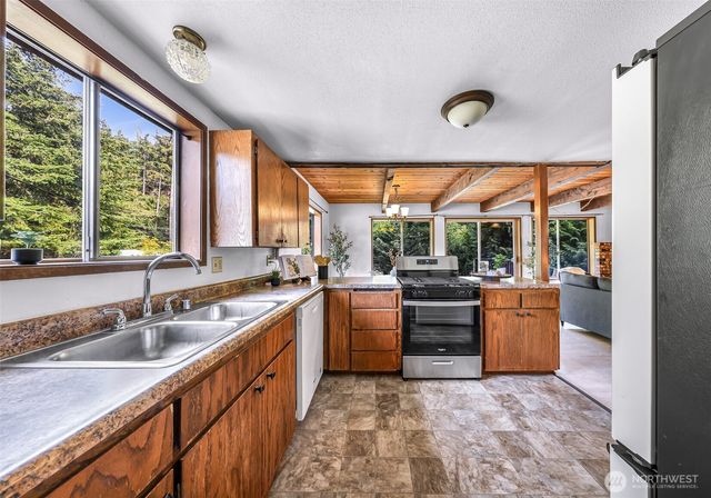 1131 Deep Valley Drive, Maple Falls, WA 98266