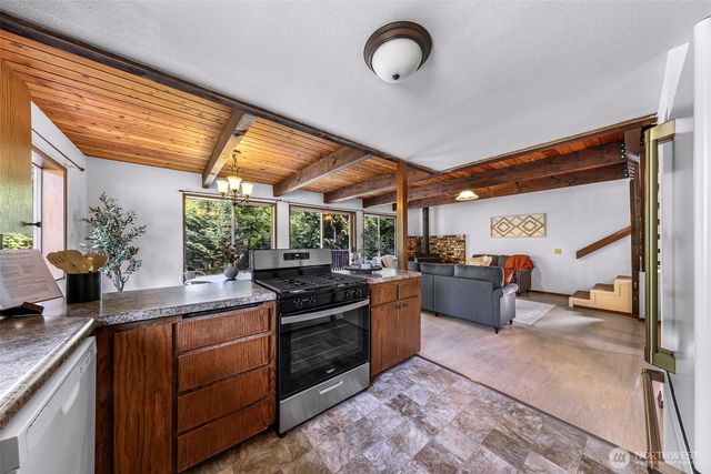 1131 Deep Valley Drive, Maple Falls, WA 98266