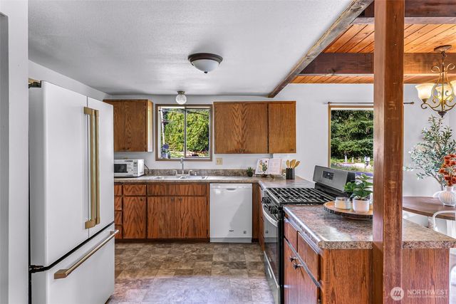 1131 Deep Valley Drive, Maple Falls, WA 98266
