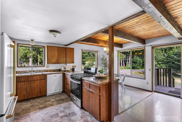 1131 Deep Valley Drive, Maple Falls, WA 98266