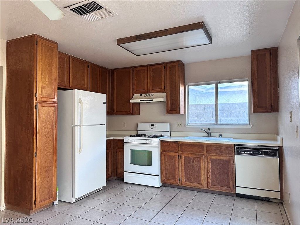 Image 4 of property listing at 6641 Fredonia Drive, Las Vegas, NV 89108