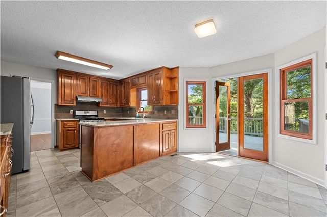 1320 Willow Tree Drive, Woodstock, GA 30188