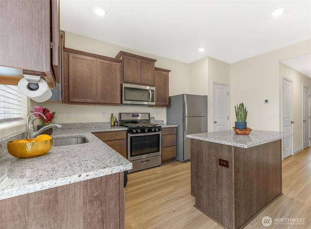 1228 W 16TH Avenue, La Center, WA 98629
