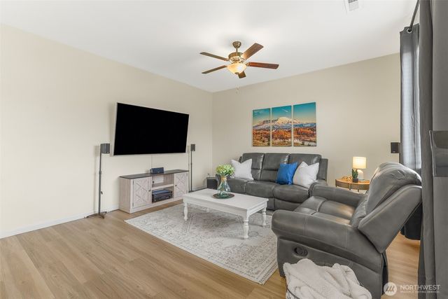 1228 W 16TH Avenue, La Center, WA 98629