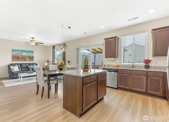 1228 W 16TH Avenue, La Center, WA 98629