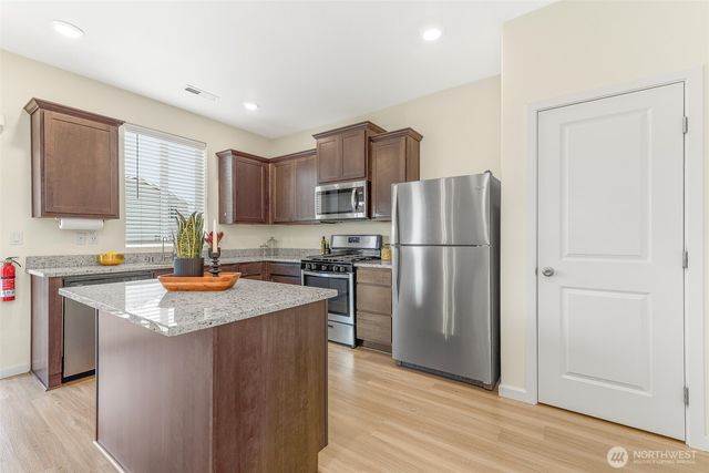 1228 W 16TH Avenue, La Center, WA 98629