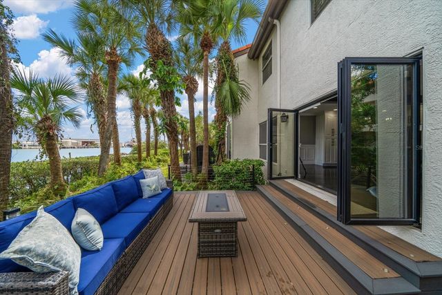 1123 SHIPWATCH CIRCLE, Tampa, FL 33602