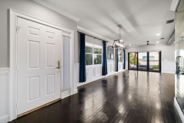 1123 SHIPWATCH CIRCLE, Tampa, FL 33602