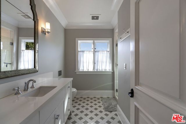 934 S Mullen Avenue, Los Angeles, CA 90019