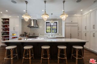 934 S Mullen Avenue, Los Angeles, CA 90019