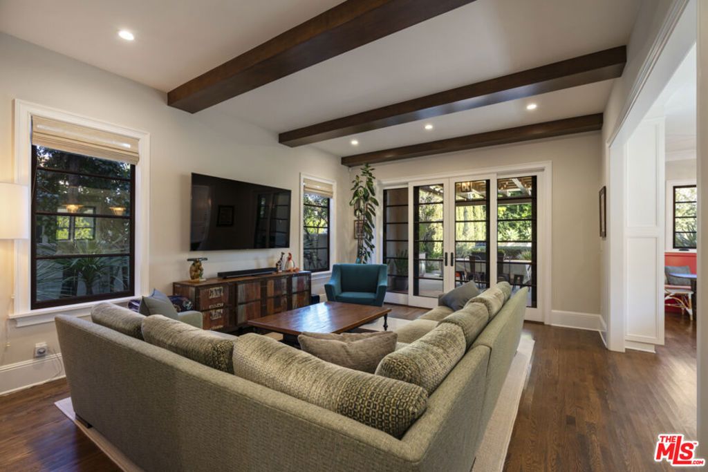 Image 16 of property listing at 934 S Mullen Avenue, Los Angeles, CA 90019