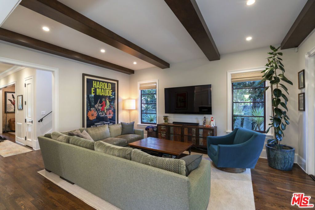 Image 17 of property listing at 934 S Mullen Avenue, Los Angeles, CA 90019